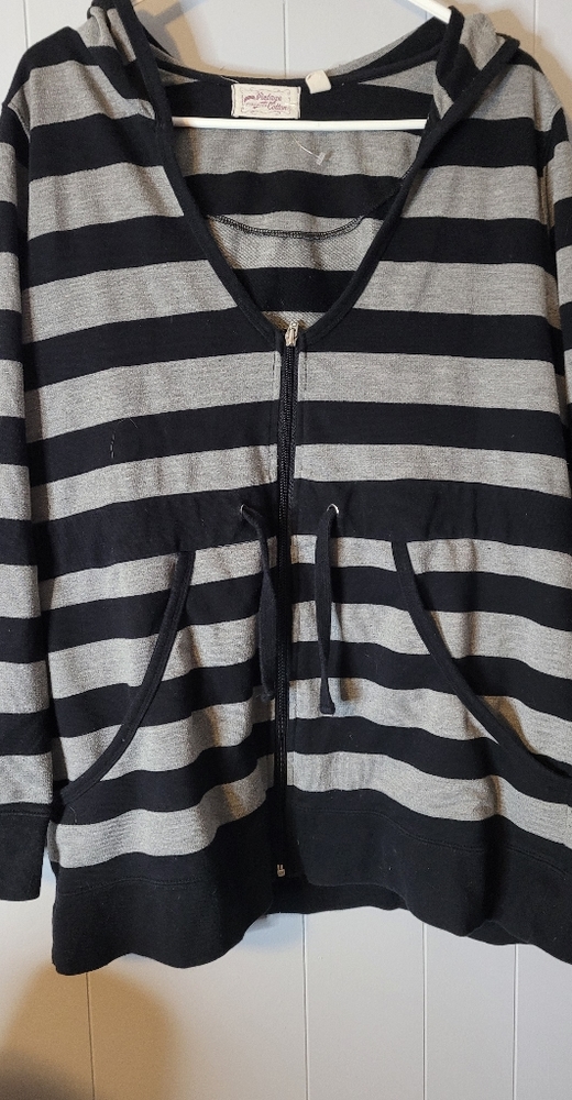 Zip up hoodie size xl